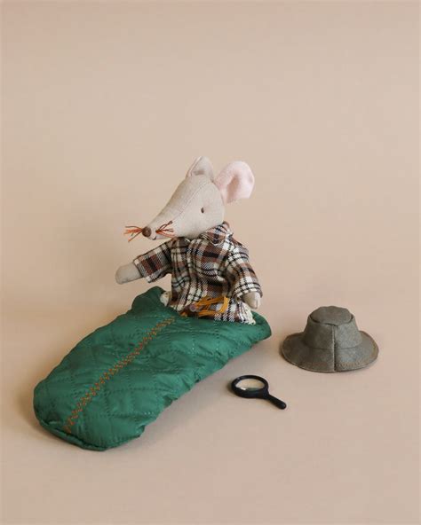 maileg schlafsack Maileg wild guide mit Wachshut, großer Lupe und grünem Schlafsack –  lillyed-shop